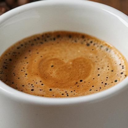 Quadro Moderno Tazza Di Espresso Con Chicchi Di Caffè Su Tavola Di Legno quadro stampato su tela