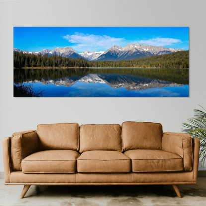 Painting Mountains Ruhiger Bergsee Mit Perfekter Spiegelung Schneebedeckter Gipfel Und Kiefernwälder drucken auf leinwand